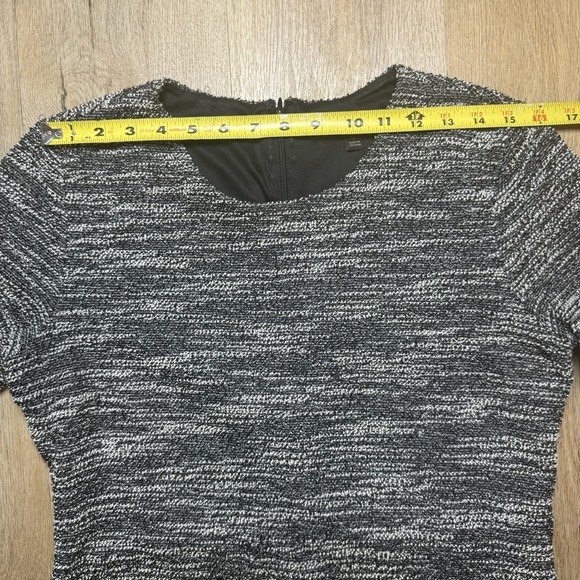 Banana Republic Knit Sheath Dress Sz 12 Marled Black White Tweed Short Sleeve - Picture 10 of 12